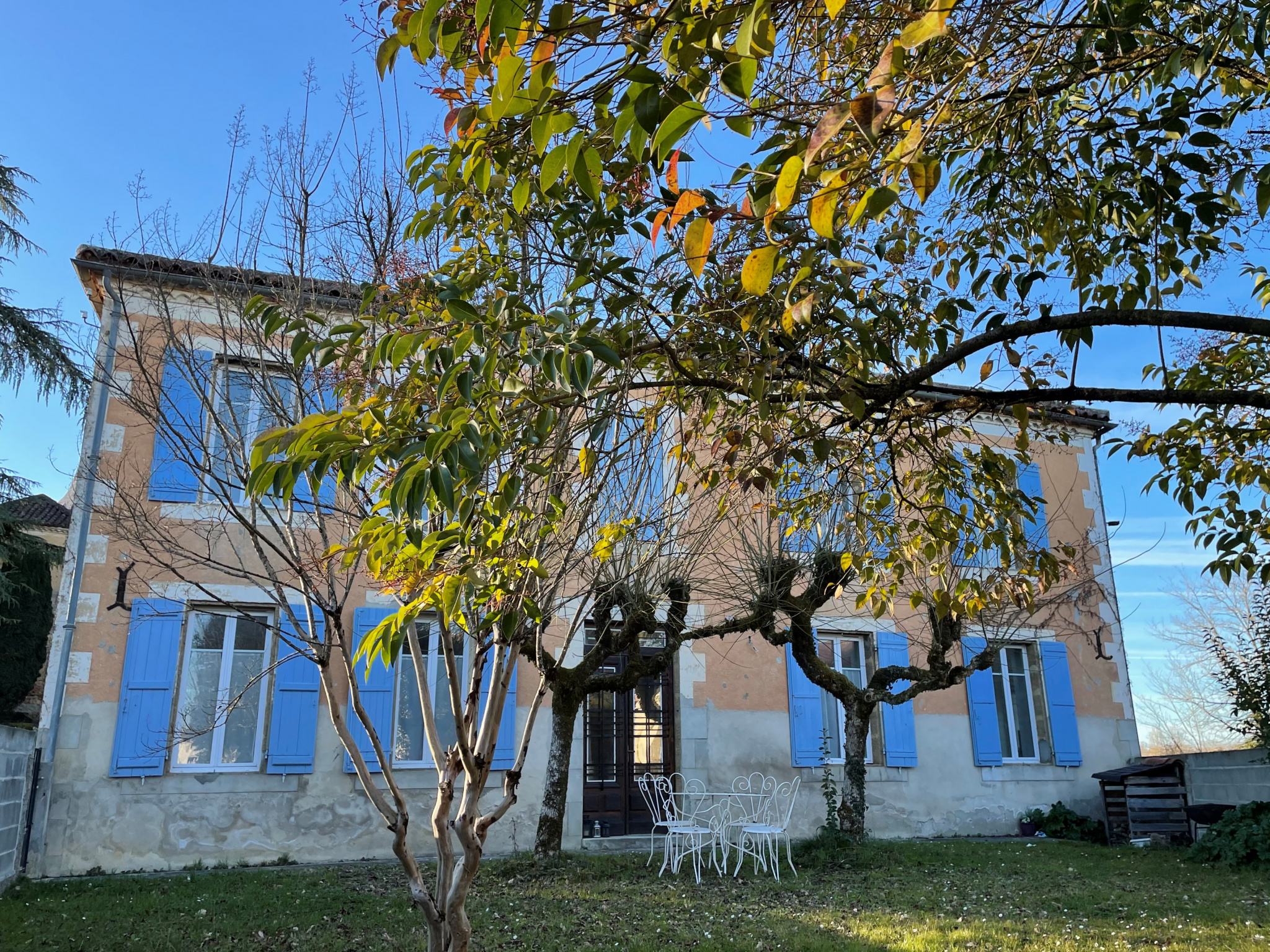 CLOSE TO EAUZE and NOGARO, COMPLETELY RENOVATED STONE HOUSE WITH 3 BEDROOMS AND ENCLOSED GARDEN