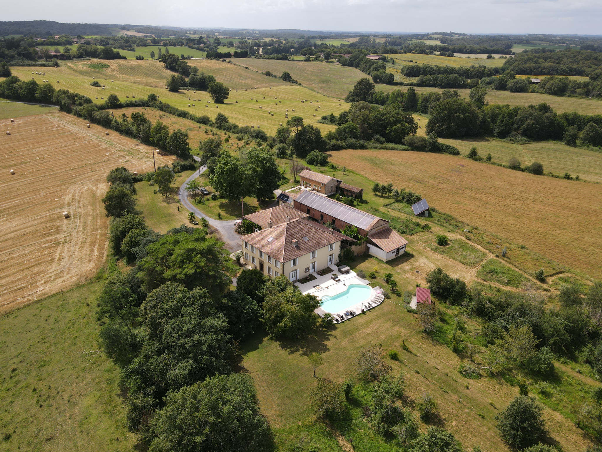 Quiet property with views of the Pyrenees near Aignan